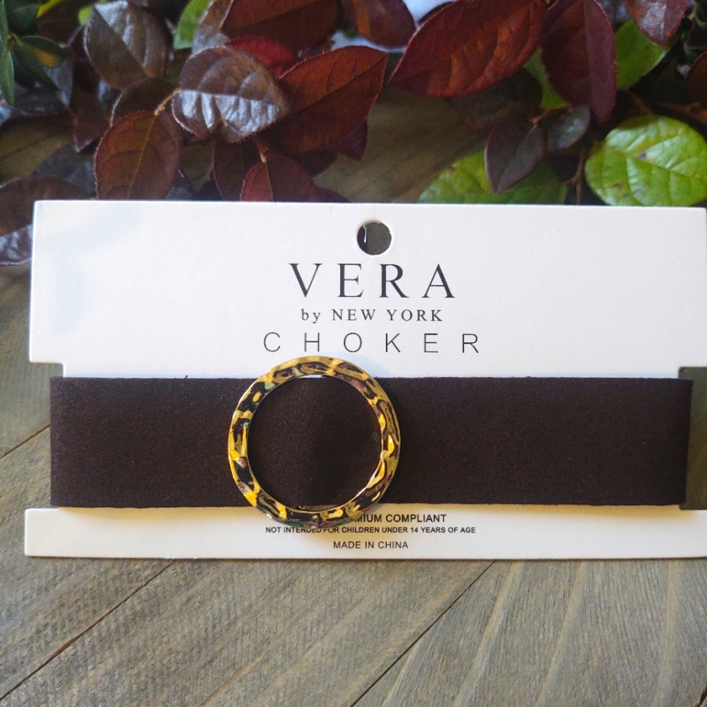VERA by New York hammered metal round shape stencil leatherette choker necklace.